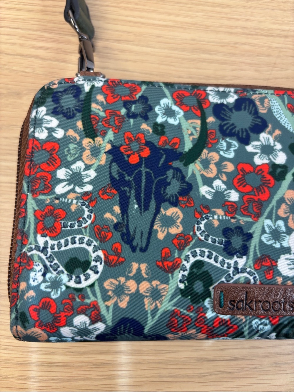 Sakroots Smartphone Crossbody Wallet Purse “Emerald Mojave Garden Print” - Picture 3 of 9